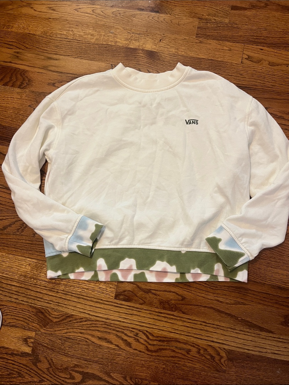 NWOT Vans Women’s White Crewneck Sweatshirt with multicolored Tie-Dye Hem size M